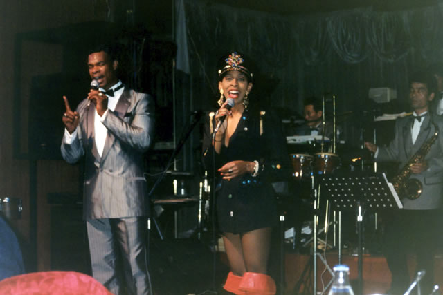 Singing a duet “Unforgettable” with Donny Ray Evans in Japan